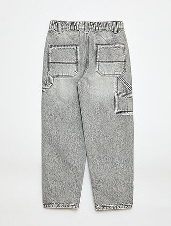 Jeans larghi con tasche grandi