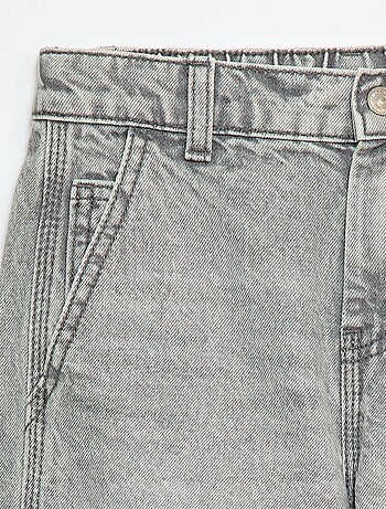 Jeans larghi con tasche grandi