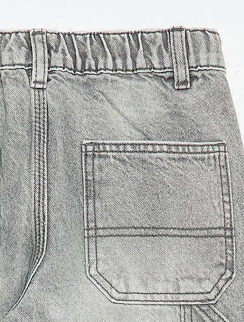 Jeans larghi con tasche grandi