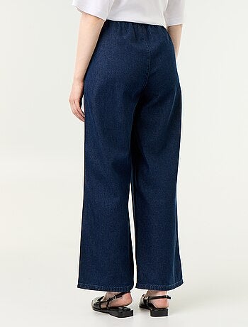 Jeans ampi con vita elasticizzata