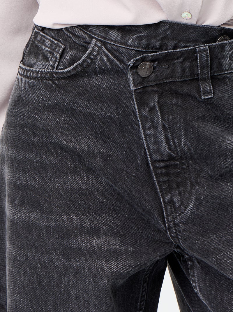 Jeans barrel con abbottonatura asimmetrica Nero - Kiabi