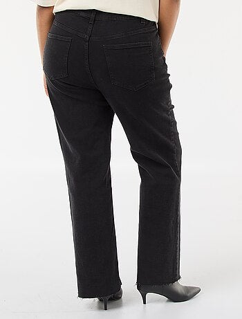 Jeans bootcut con orlo sfrangiato