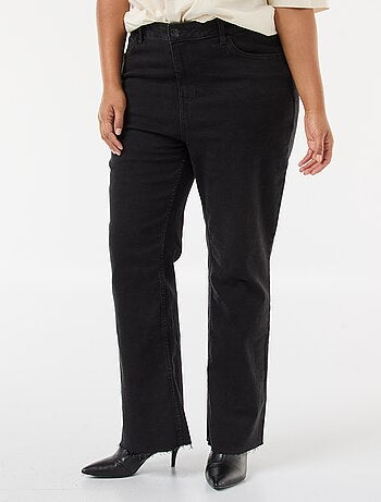 Jeans bootcut con orlo sfrangiato