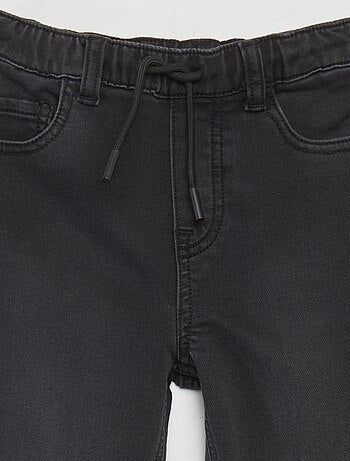 Jeans con vita elasticizzata e cordoncini