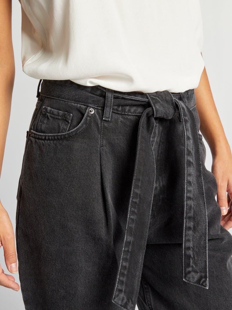 Pull&Bear - Jeans dritti a vita alta blu medio con frange sul fondo