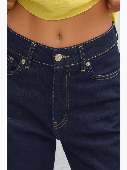 Jeans in denim a gamba dritta hiccup - Kiabi Jeans in denim a gamba dritta hiccup - Kiabi