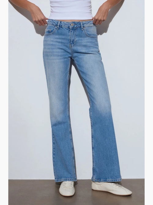 Jeans in denim bootcut a vita bassa dilvin - Kiabi Jeans in denim bootcut a vita bassa dilvin - Kiabi