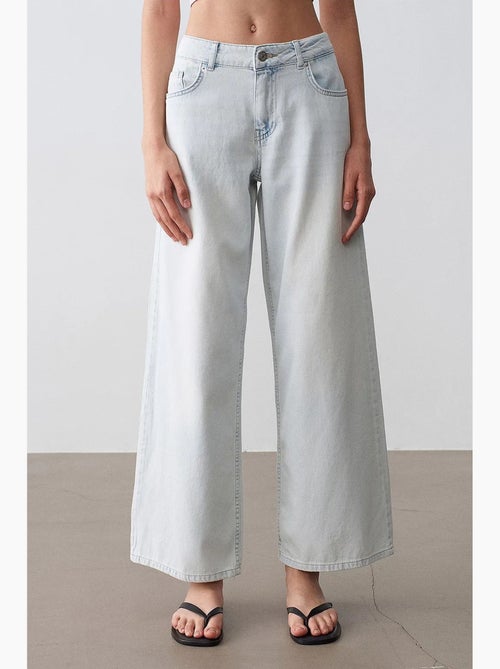 Jeans in denim di cotone a vita bassa a gamba ampia dilvin - Kiabi Jeans in denim di cotone a vita bassa a gamba ampia dilvin - Kiabi