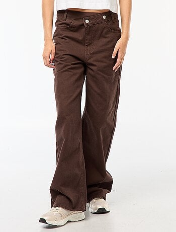 Jeans incrociati in vita -