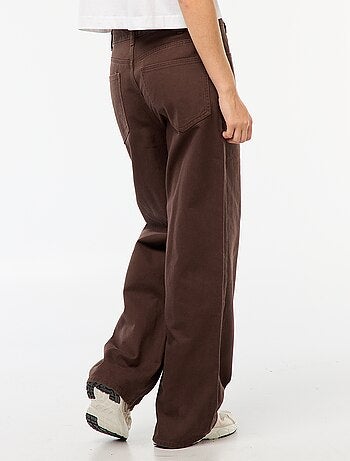 Jeans incrociati in vita -