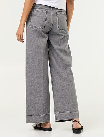 Jeans larghi a vita alta con tasche applicate