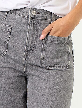 Jeans larghi a vita alta con tasche applicate