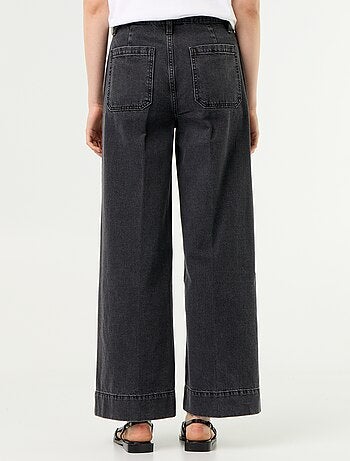 Jeans larghi a vita alta con tasche applicate