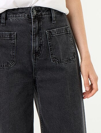 Jeans larghi a vita alta con tasche applicate