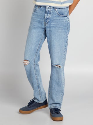 Jeans larghi con abrasioni