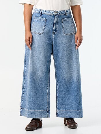 Jeans larghi con tasche applicate