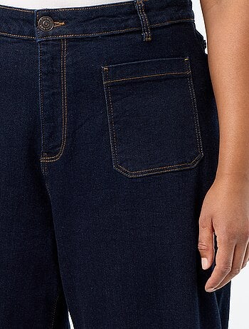 Jeans larghi con tasche applicate