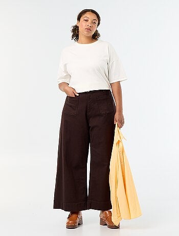 Jeans larghi con tasche applicate