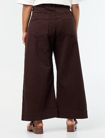 Jeans larghi con tasche applicate