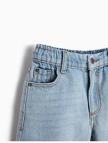 Jeans larghi, mo fashion