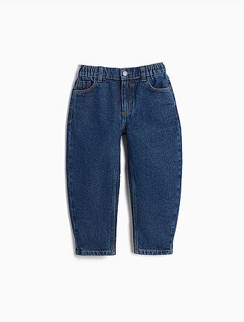 Jeans larghi, mo fashion