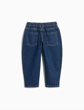 Jeans larghi, mo fashion