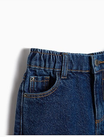 Jeans larghi, mo fashion
