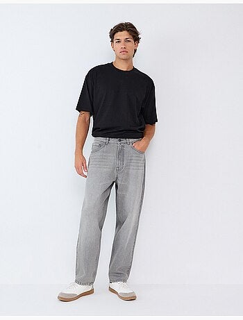 Jeans larghi, mo fashion