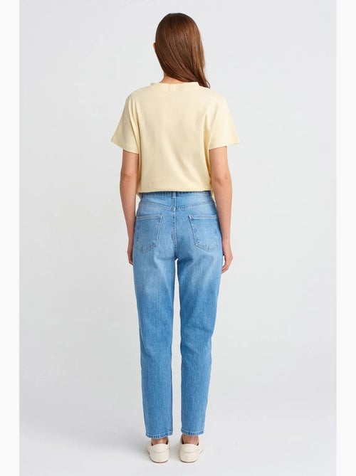 Jeans mom a vita alta a gamba dritta dilvin - Kiabi Jeans mom a vita alta a gamba dritta dilvin - Kiabi