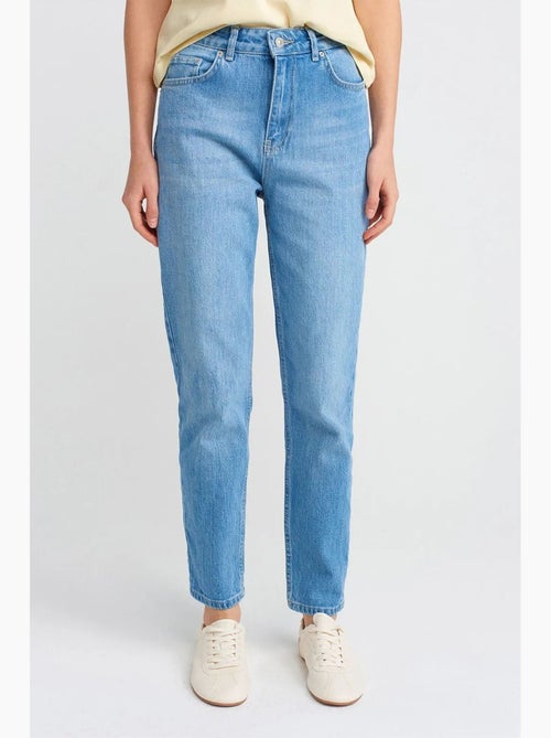 Jeans mom a vita alta a gamba dritta dilvin - Kiabi Jeans mom a vita alta a gamba dritta dilvin - Kiabi