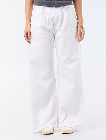 Jeans palazzo a gamba larga e vita alta