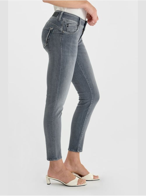Jeans push-up slim pulp, 7/8 - Kiabi Jeans push-up slim pulp, 7/8 - Kiabi