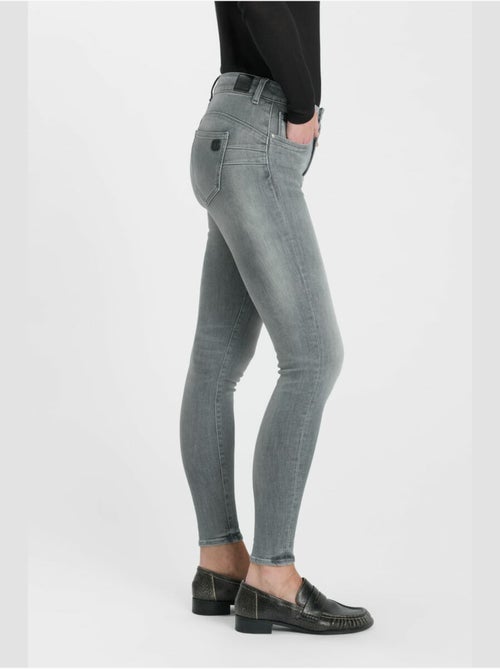 Jeans push-up slim vita alta pulp, 7/8 - Kiabi Jeans push-up slim vita alta pulp, 7/8 - Kiabi