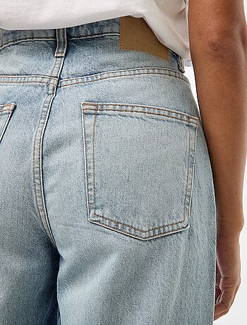 Jeans regular / a vita alta con ampio risvolto alla base