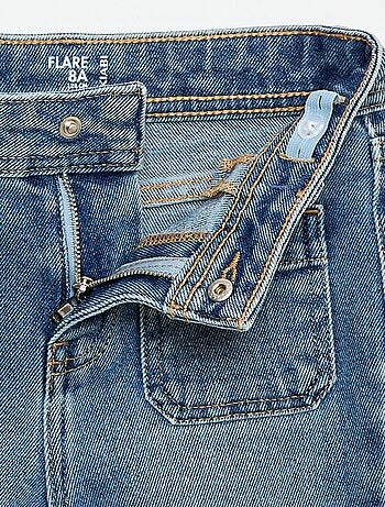 Jeans taglio flare/bootcut con tasche applicate
