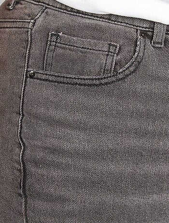 Jeans taglio mom fit a vita alta