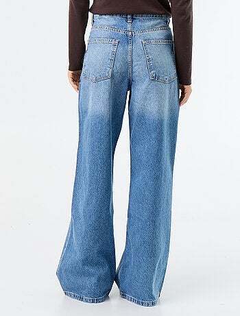 Jeans wide con abbottonatura asimmetrica