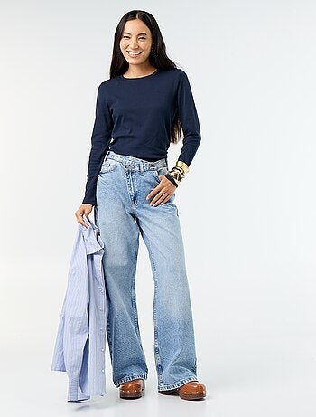 Jeans wide con abbottonatura asimmetrica