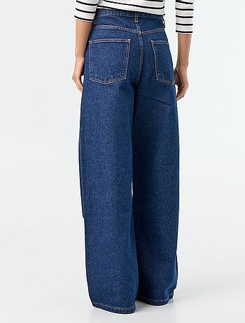 Jeans wide con abbottonatura asimmetrica