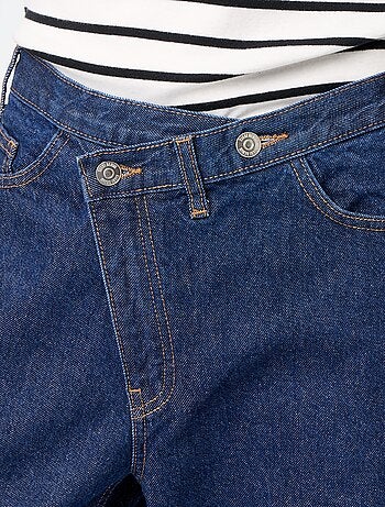 Jeans wide con abbottonatura asimmetrica