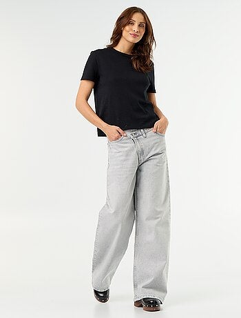 Jeans wide con abbottonatura asimmetrica