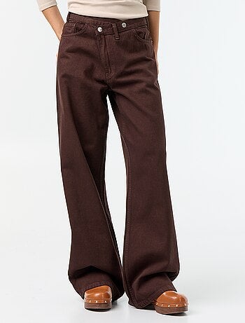 Jeans wide con abbottonatura asimmetrica