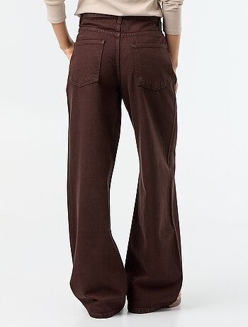 Jeans wide con abbottonatura asimmetrica