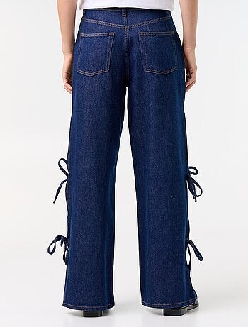 Jeans wide leg a gamba larga con nodi fantasia al fondo