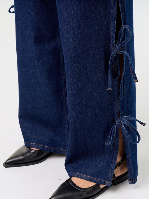 Jeans wide leg a gamba larga con nodi fantasia al fondo - Kiabi