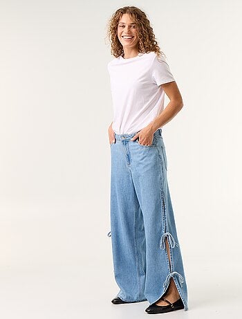 Jeans wide leg a gamba larga con nodi fantasia al fondo