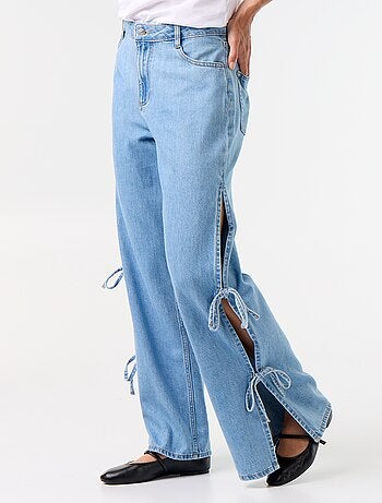 Jeans wide leg a gamba larga con nodi fantasia al fondo