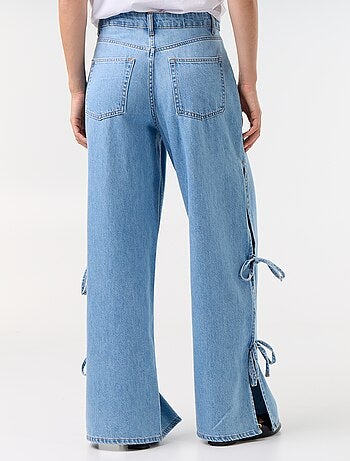 Jeans wide leg a gamba larga con nodi fantasia al fondo