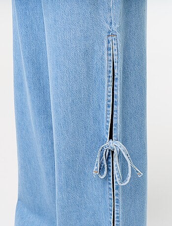 Jeans wide leg a gamba larga con nodi fantasia al fondo