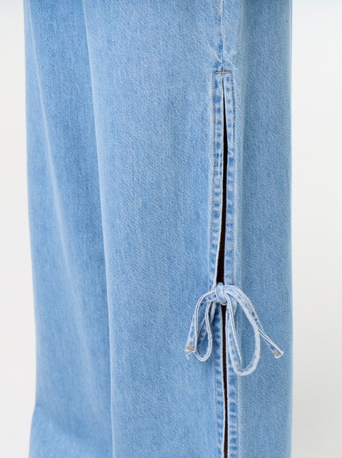 Jeans wide leg a gamba larga con nodi fantasia al fondo - Kiabi